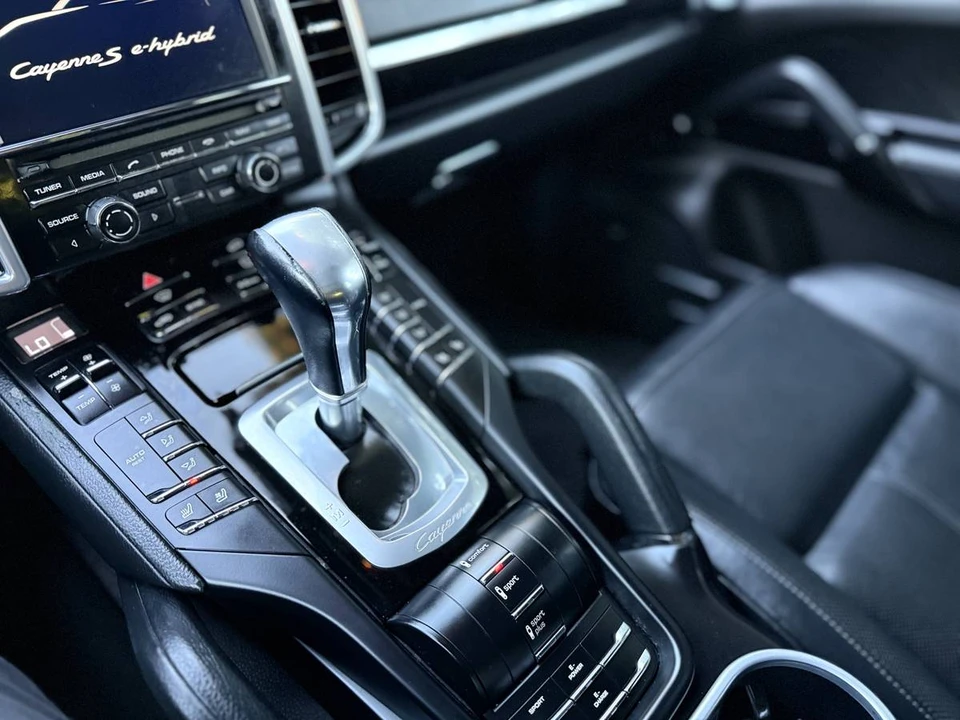 2016 Porsche 958 Cayenne - Image 12 of 13