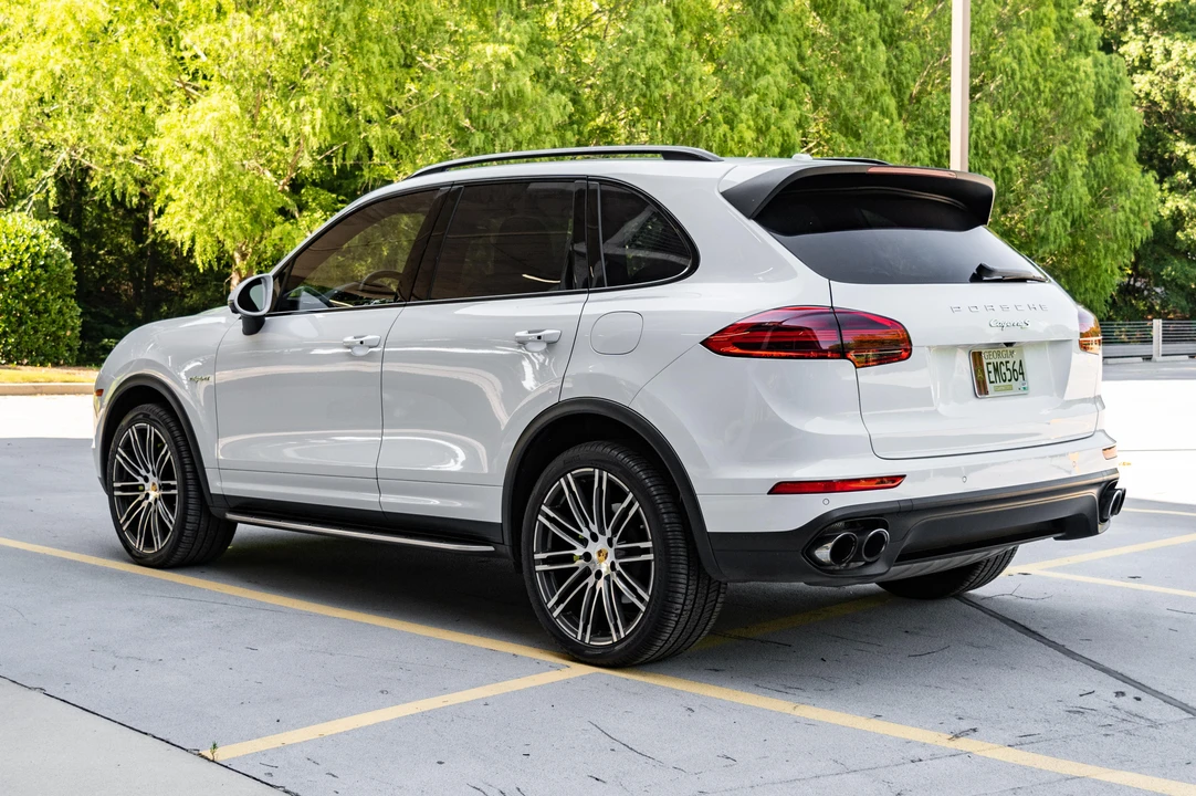 2016 Porsche 958 Cayenne S - Image 8 of 31