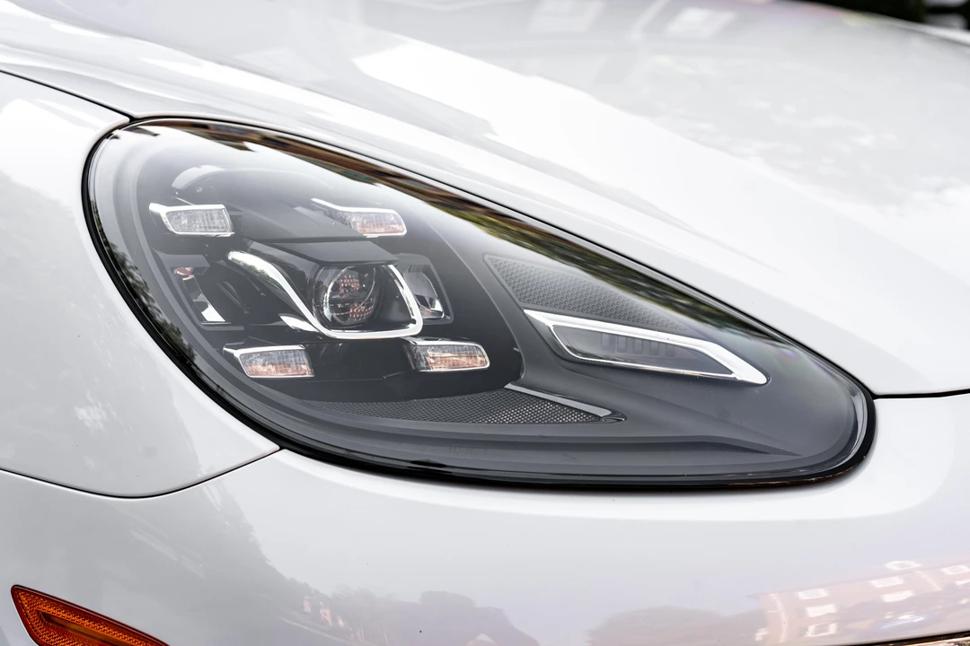 2016 Porsche 958 Cayenne S - Image 11 of 31