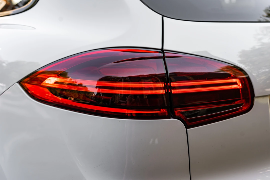 2016 Porsche 958 Cayenne S - Image 25 of 31