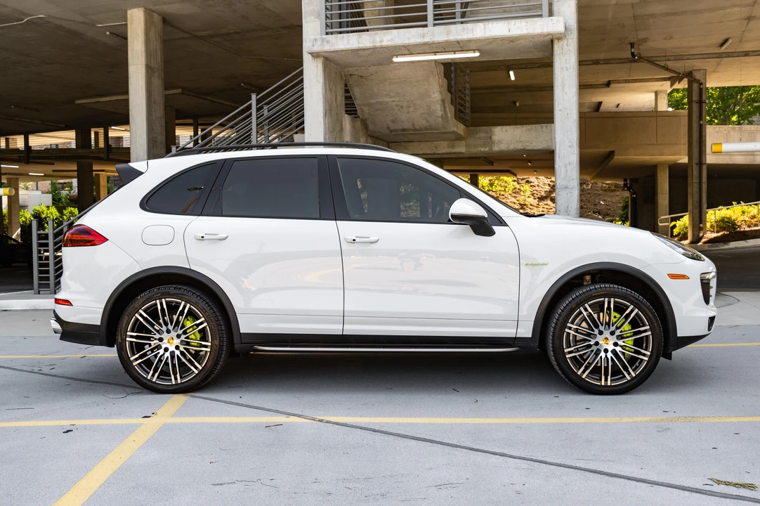 2016 Porsche 958 Cayenne S - Image 10 of 31
