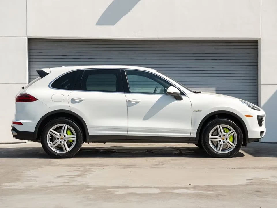 2016 Porsche Cayenne - Image 2 of 10
