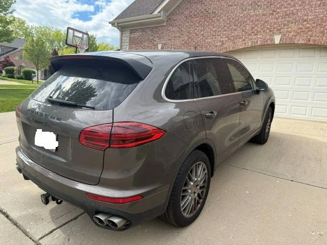 2016 Porsche 958 Cayenne S - Image 2 of 12
