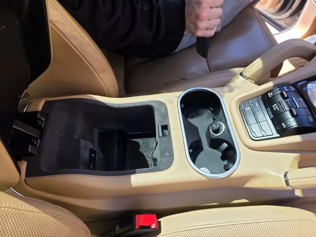 2016 Porsche 958 Cayenne S - Image 5 of 12