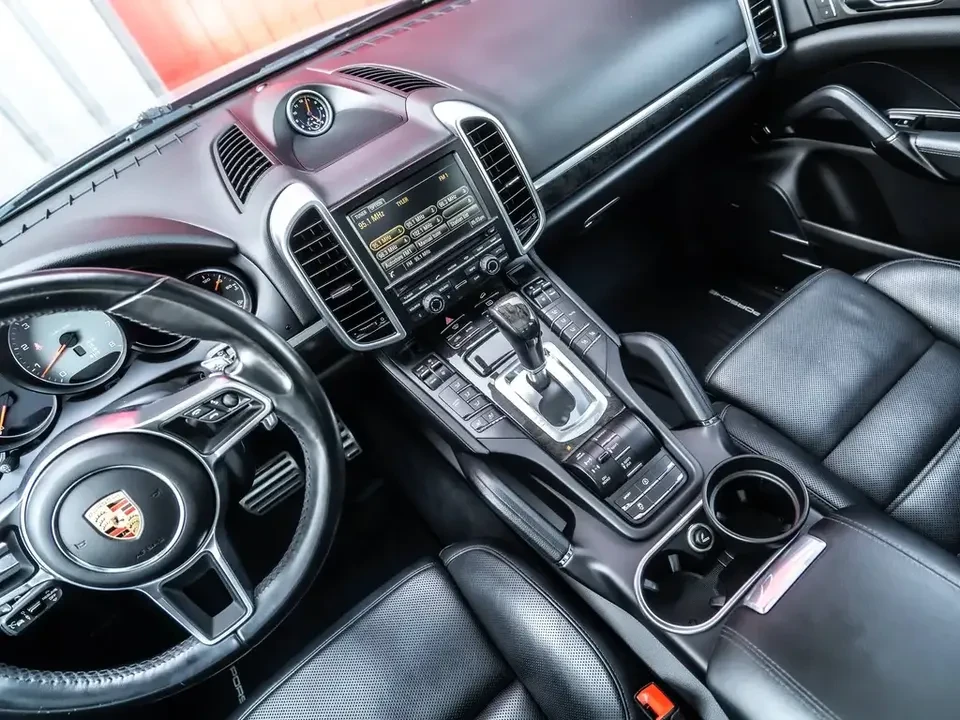 2016 Porsche 958 Cayenne S - Image 9 of 17