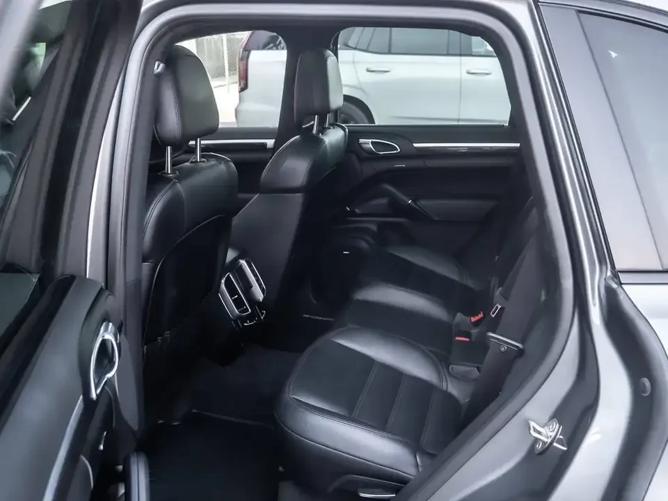 2016 Porsche 958 Cayenne S - Image 6 of 17