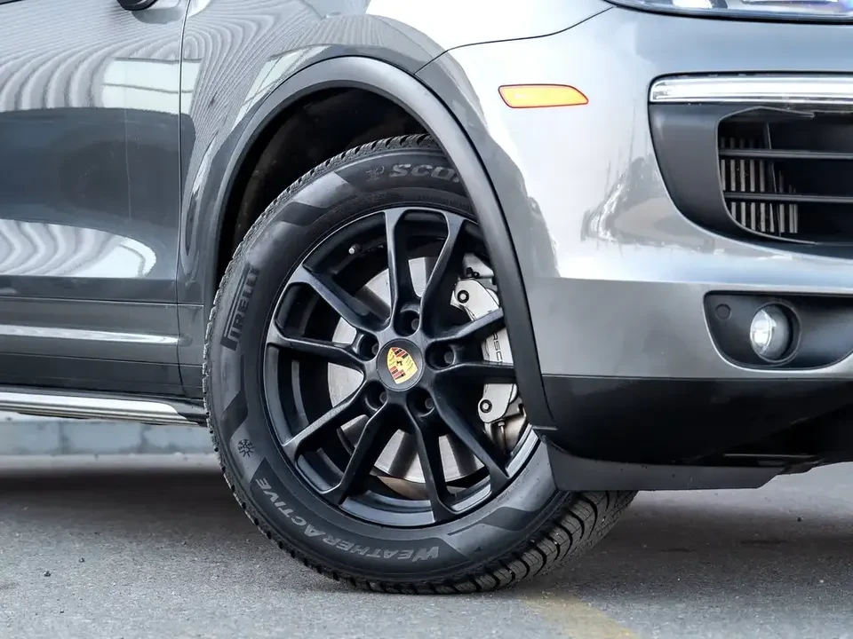 2016 Porsche 958 Cayenne S - Image 2 of 17