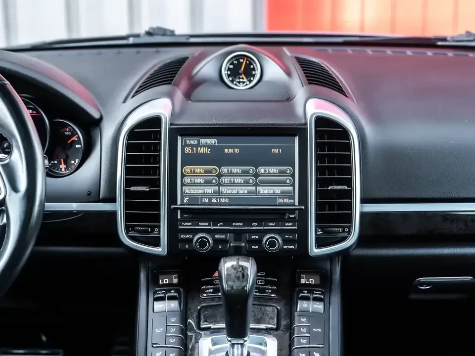 2016 Porsche 958 Cayenne S - Image 11 of 18