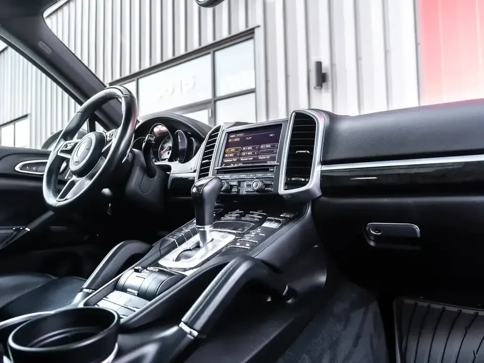 2016 Porsche 958 Cayenne S - Image 9 of 18
