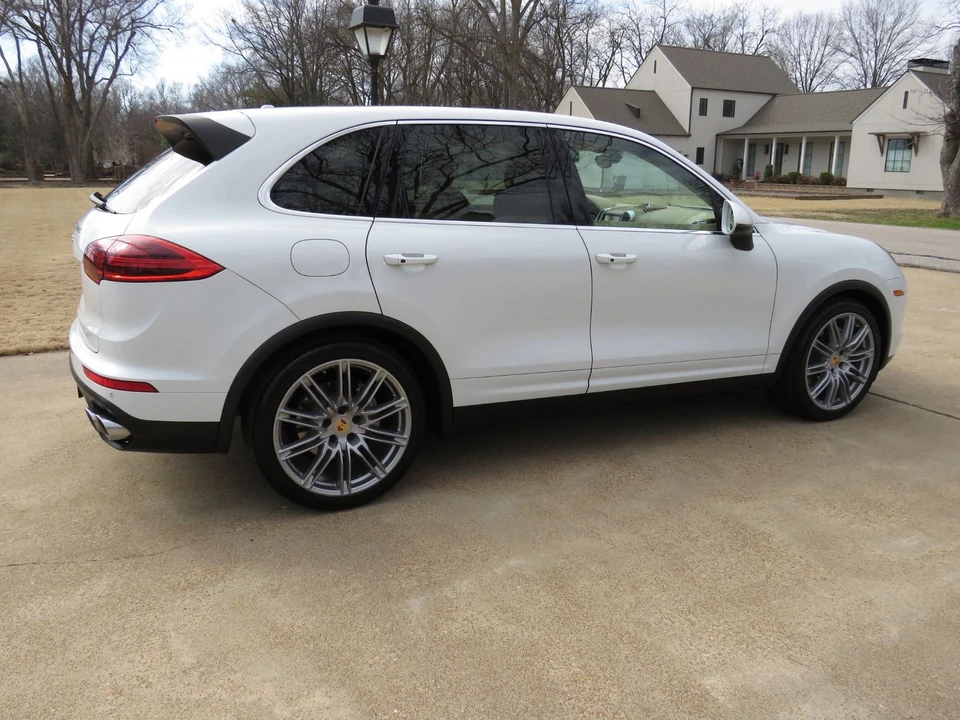 2016 Porsche 958 Cayenne S - Image 9 of 12