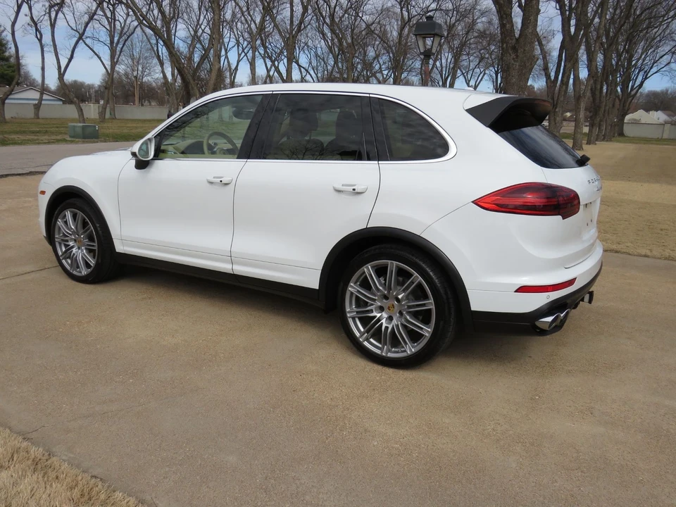 2016 Porsche 958 Cayenne S - Image 5 of 12
