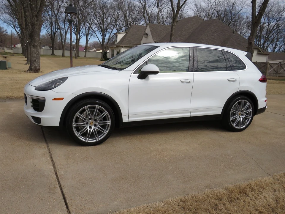 2016 Porsche 958 Cayenne S - Image 3 of 12