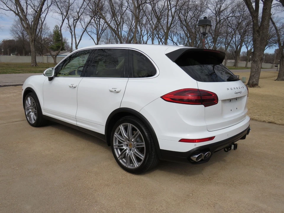 2016 Porsche 958 Cayenne S - Image 6 of 12
