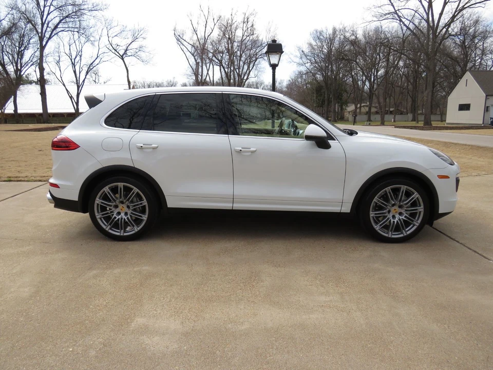 2016 Porsche 958 Cayenne S - Image 10 of 12