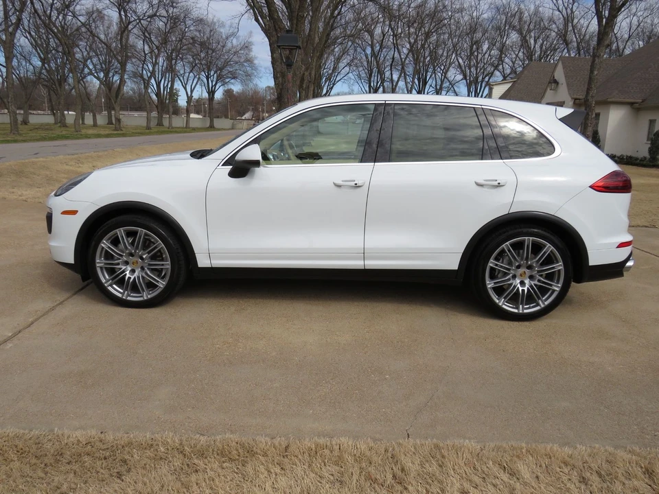 2016 Porsche 958 Cayenne S - Image 4 of 12