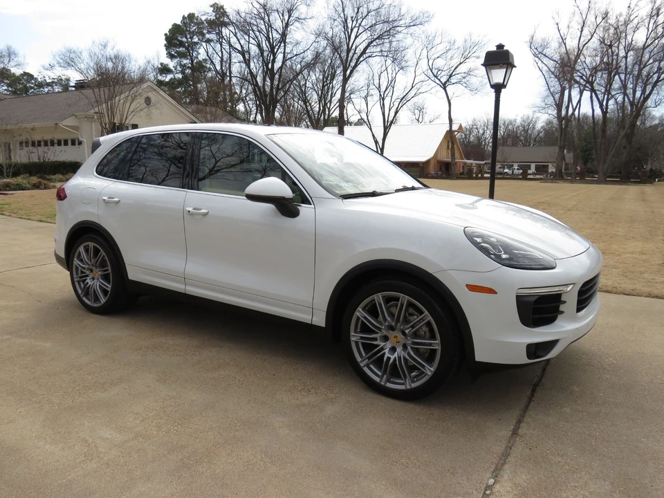 2016 Porsche 958 Cayenne S - Image 2 of 12