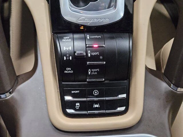 2016 Porsche 958 Cayenne S - Image 14 of 19