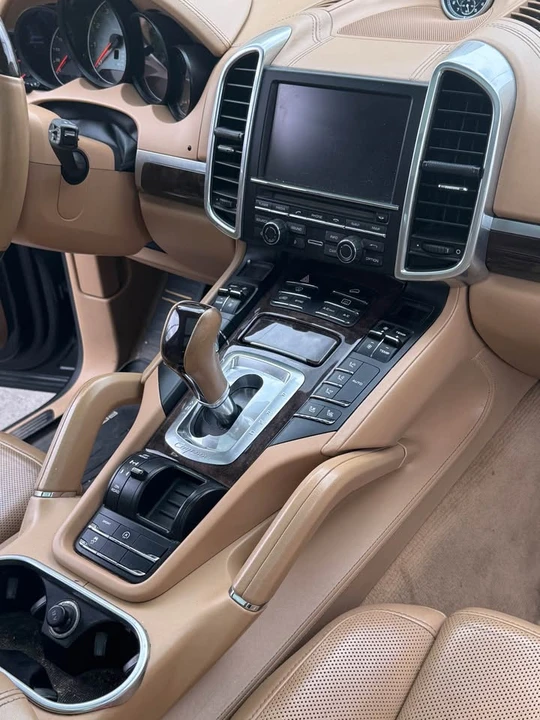 2016 Porsche 958 Cayenne S - Image 10 of 10
