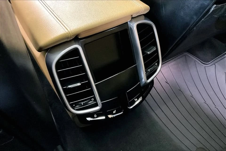 2016 Porsche 958 Cayenne S - Image 10 of 19
