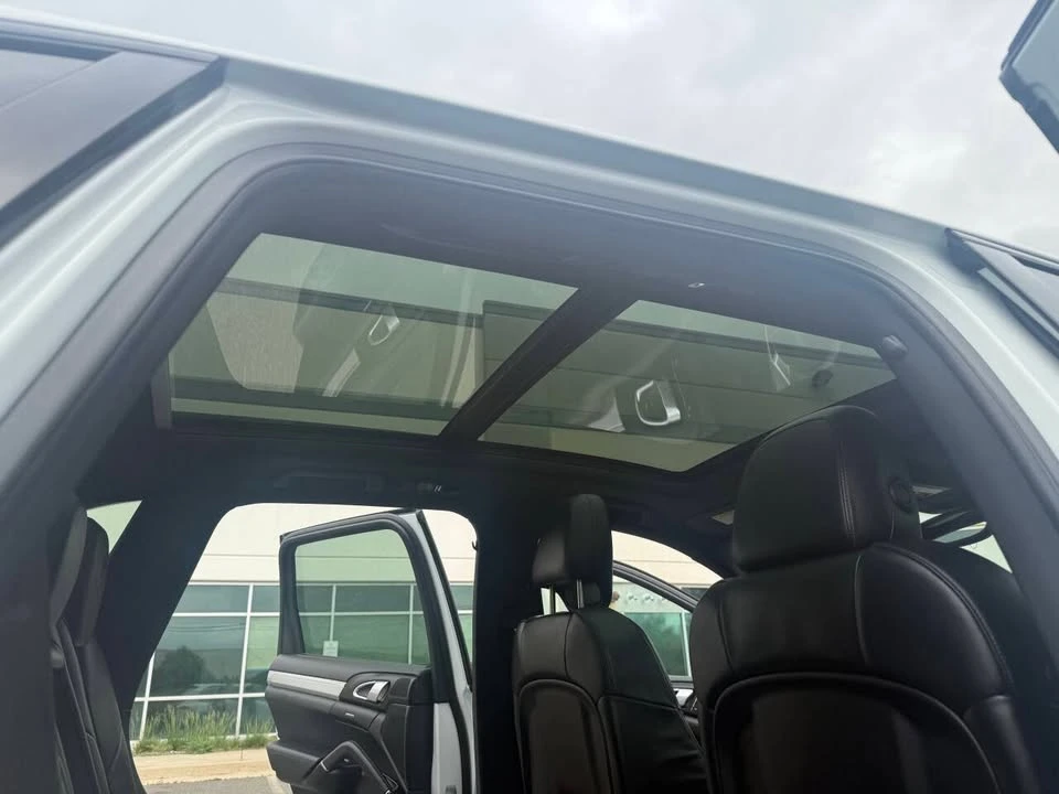 2016 Porsche 958 Cayenne S - Image 16 of 17