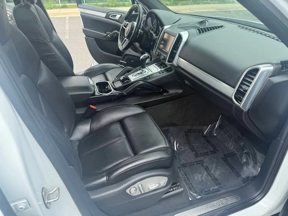 2016 Porsche 958 Cayenne S - Image 11 of 17