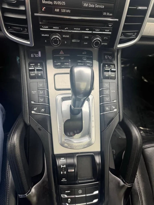2016 Porsche 958 Cayenne S - Image 13 of 17