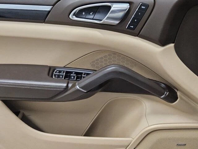 2016 Porsche 958 Cayenne S - Image 16 of 20
