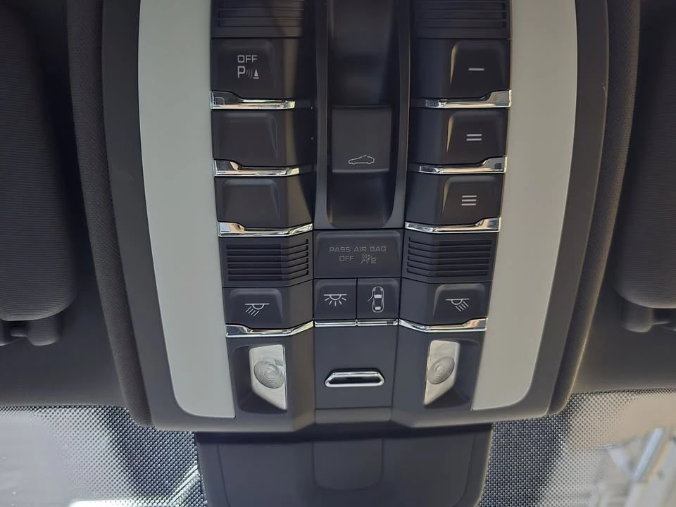 2016 Porsche 958 Cayenne S - Image 12 of 17