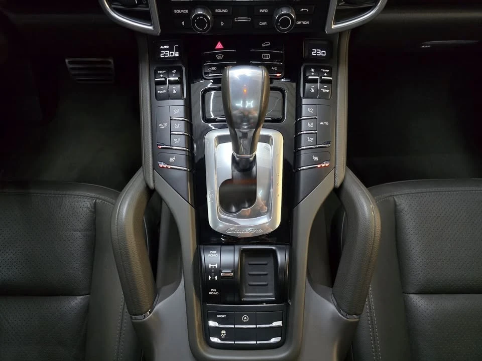2016 Porsche 958 Cayenne S - Image 9 of 17