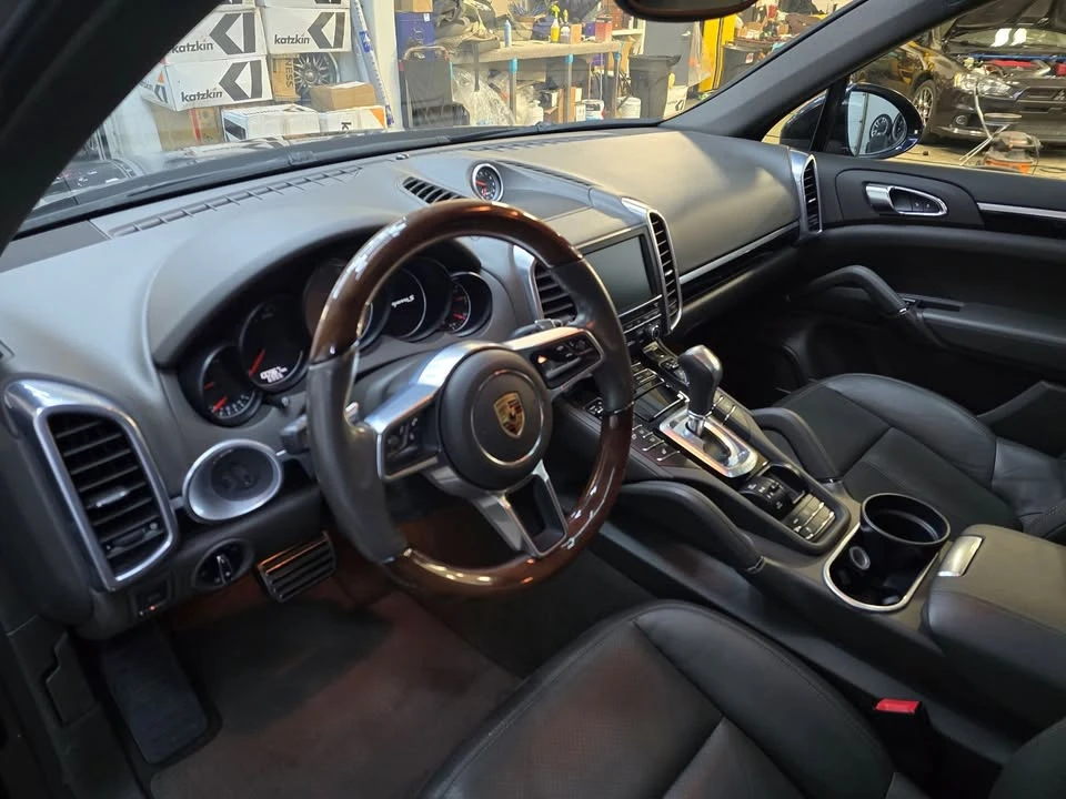 2016 Porsche 958 Cayenne S - Image 5 of 17