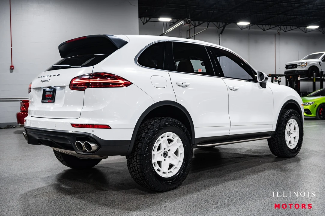 2016 Porsche 958 Cayenne S - Image 5 of 31
