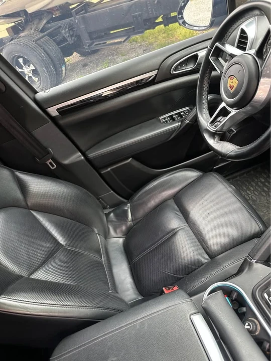 2016 Porsche 958 Cayenne S - Image 9 of 10