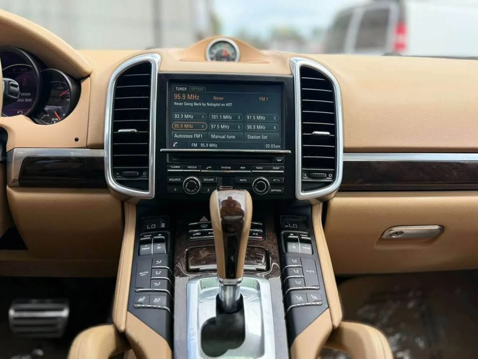 2016 Porsche 958 Cayenne S - Image 18 of 20