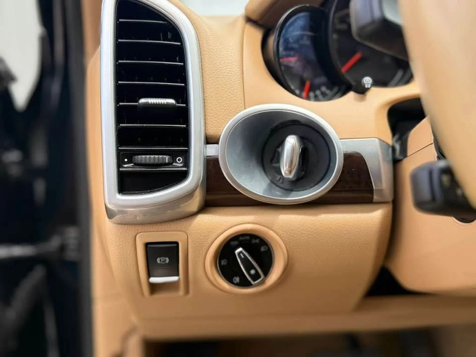 2016 Porsche 958 Cayenne S - Image 19 of 20