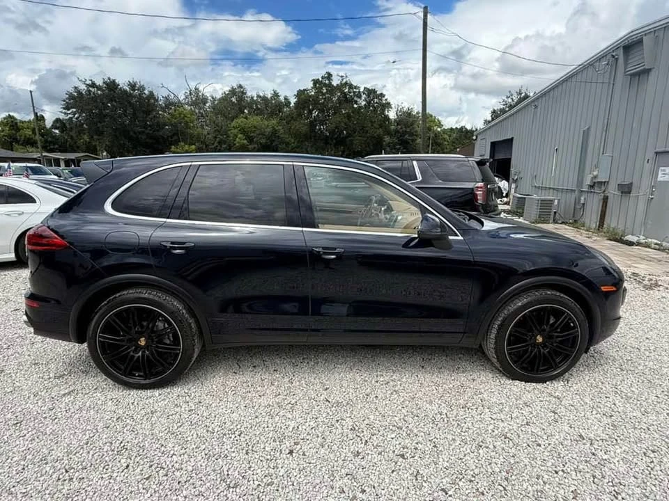 2016 Porsche 958 Cayenne S - Image 5 of 20