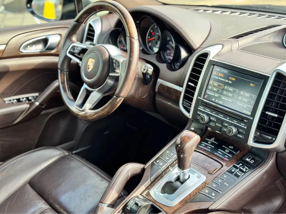 2016 Porsche 958 Cayenne S - Image 13 of 19