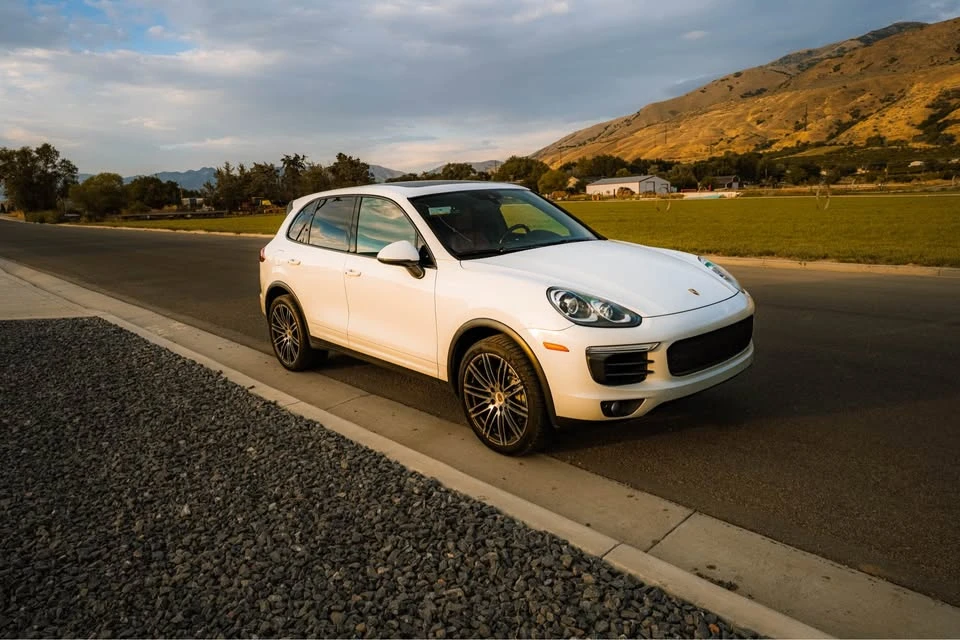 2016 Porsche 958 Cayenne S - Image 4 of 15