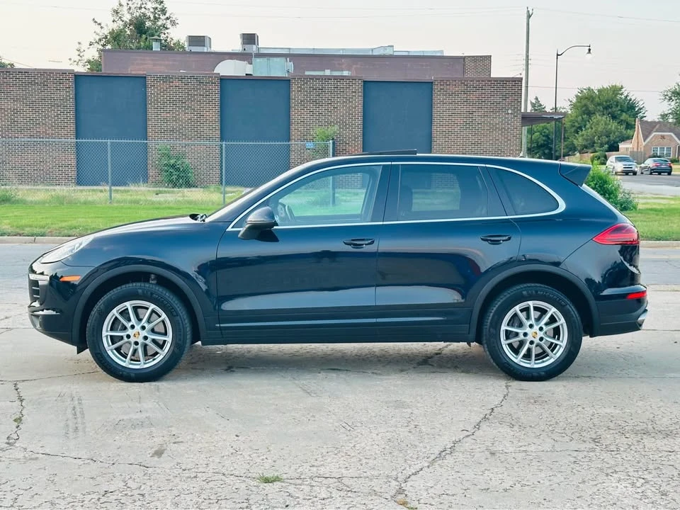 2016 Porsche 958 Cayenne S - Image 4 of 20