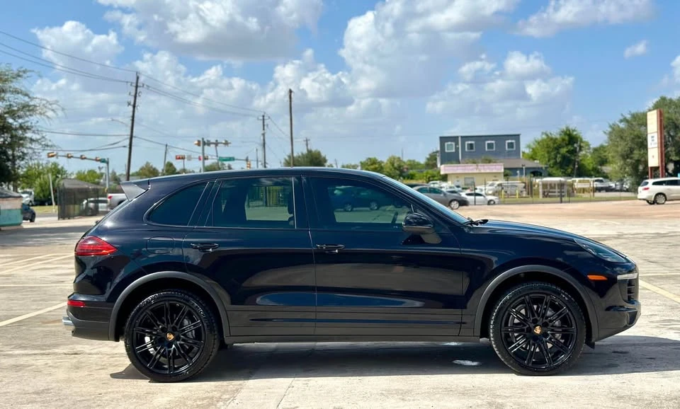 2016 Porsche 958 Cayenne S - Image 8 of 20
