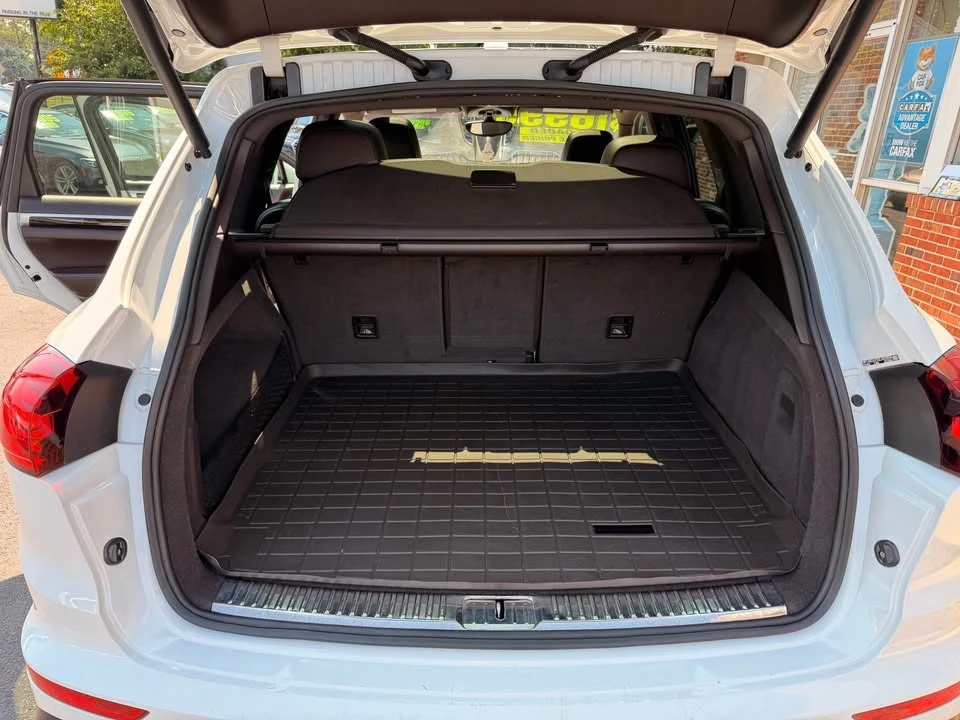 2016 Porsche 958 Cayenne S - Image 9 of 19