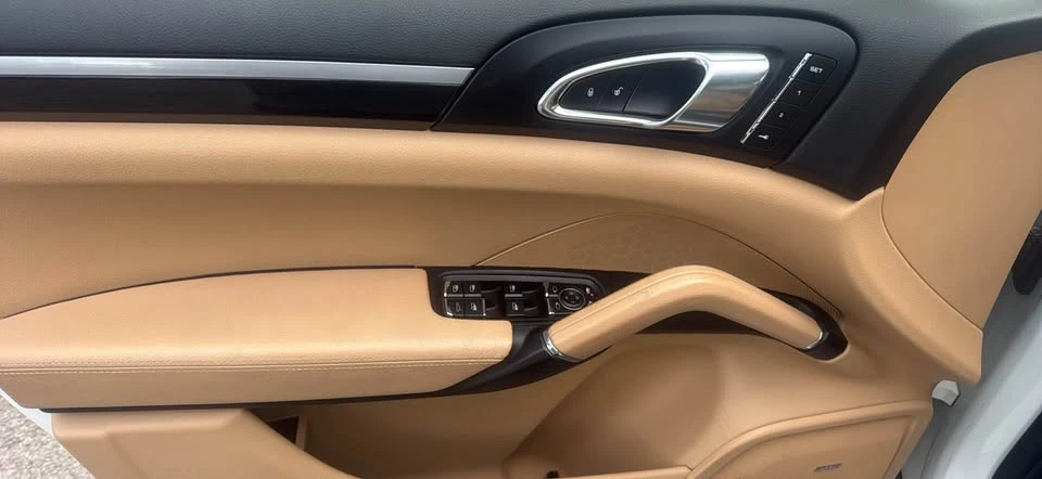 2016 Porsche 958 Cayenne S - Image 9 of 14