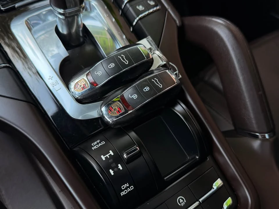 2016 Porsche 958 Cayenne S - Image 13 of 19