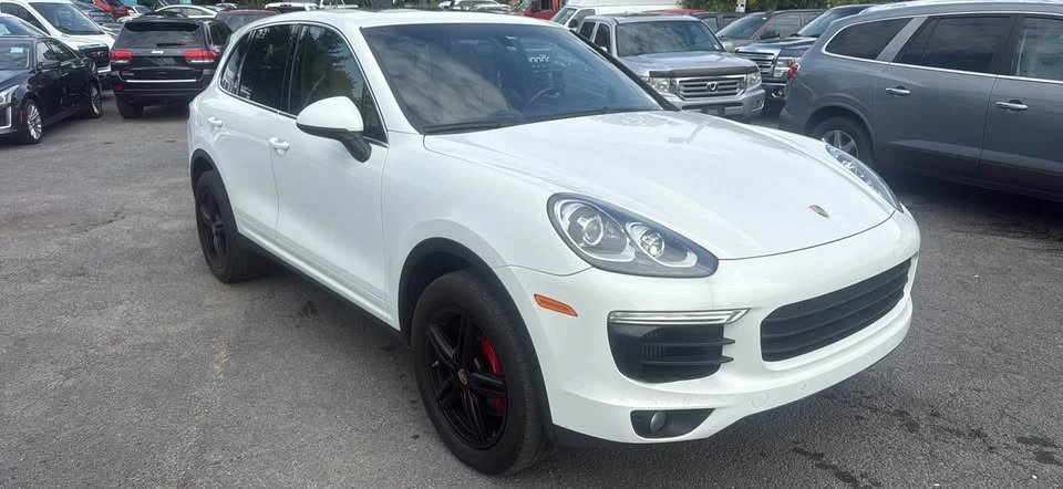 2016 Porsche 958 Cayenne S - Image 2 of 14