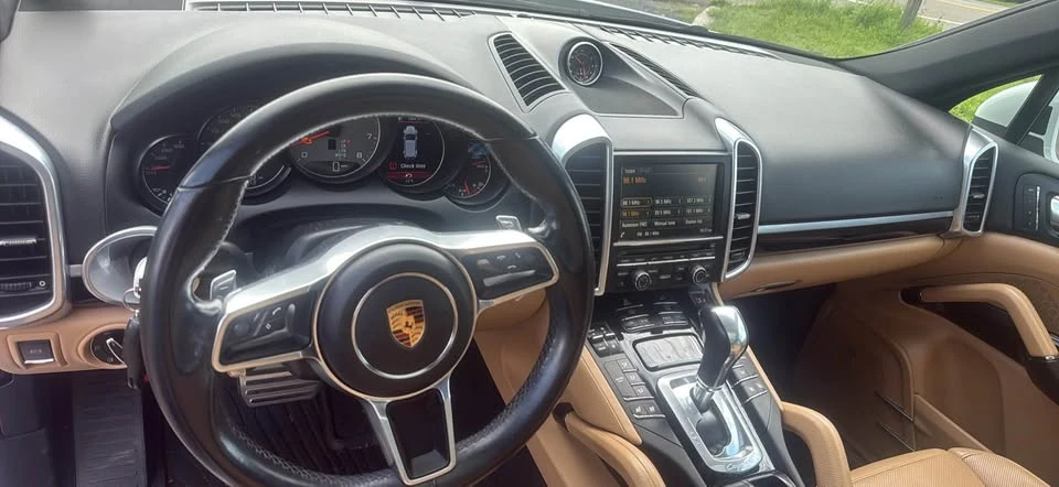 2016 Porsche 958 Cayenne S - Image 11 of 14