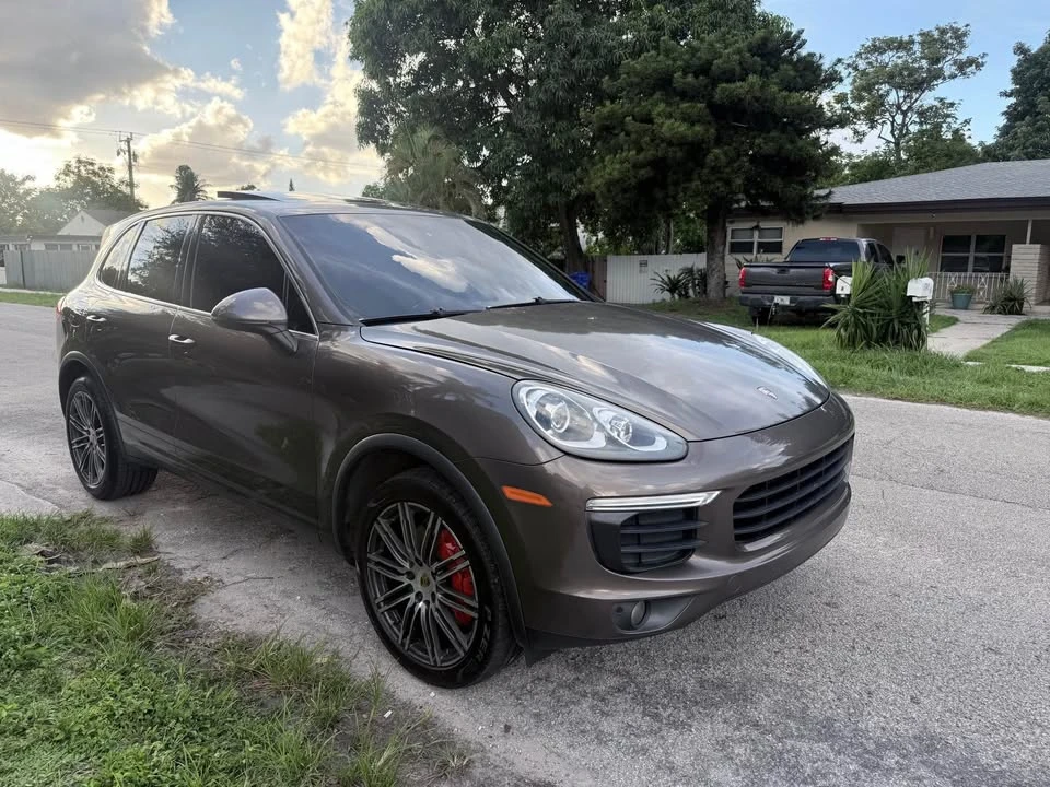 2016 Porsche 958 Cayenne S - Image 2 of 9