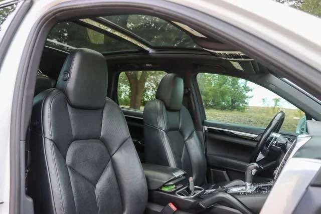 2016 Porsche 958 Cayenne S - Image 7 of 8