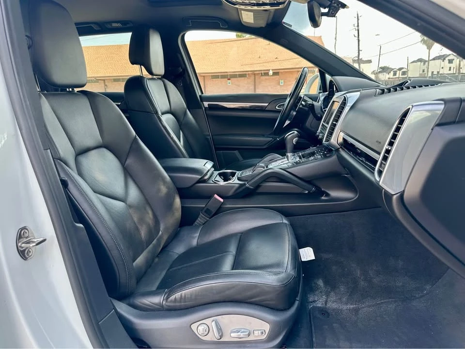2016 Porsche 958 Cayenne S - Image 16 of 20