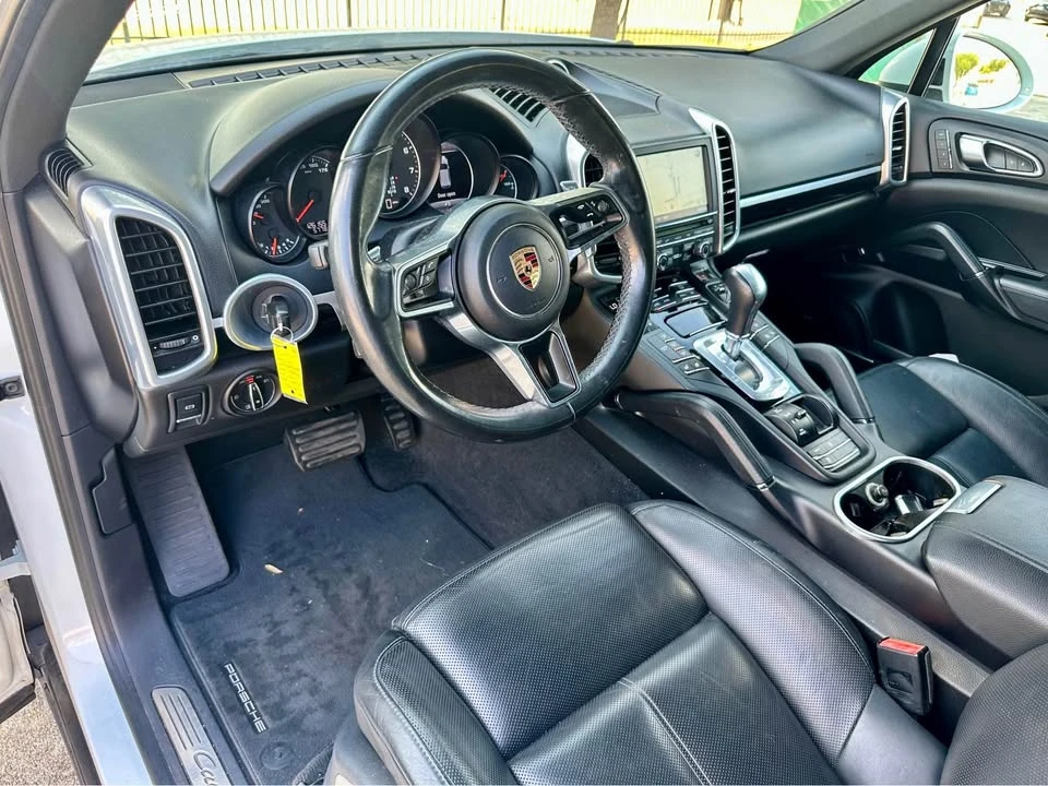 2016 Porsche 958 Cayenne S - Image 9 of 20