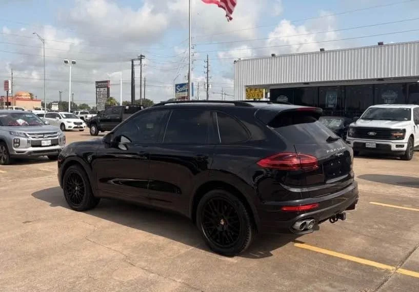 2016 Porsche 958 Cayenne S - Image 2 of 9