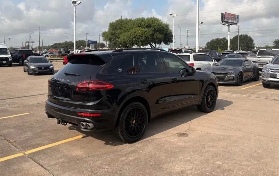 2016 Porsche 958 Cayenne S - Image 3 of 9